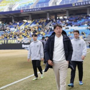 leyu.com-韩足晚报（26.4.27）——为成绩买单！全南官宣主帅朴东赫下课|全南天龙|K2联赛|黄善洪|薛英佑|球队_新浪体育_新浪新闻